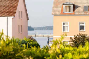 Hafenoase mit Eckbalkon in Waren / Müritz
